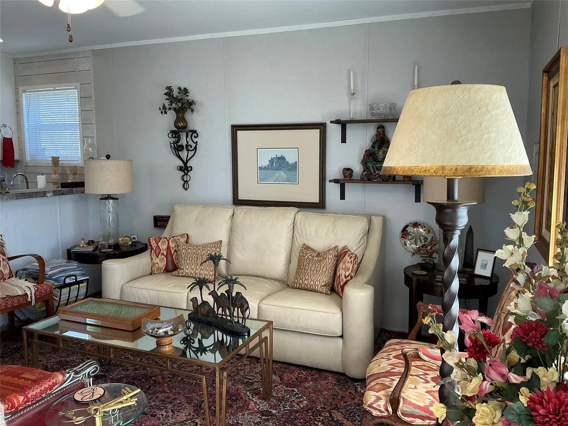 Photo of 1017 W Ross Ave
