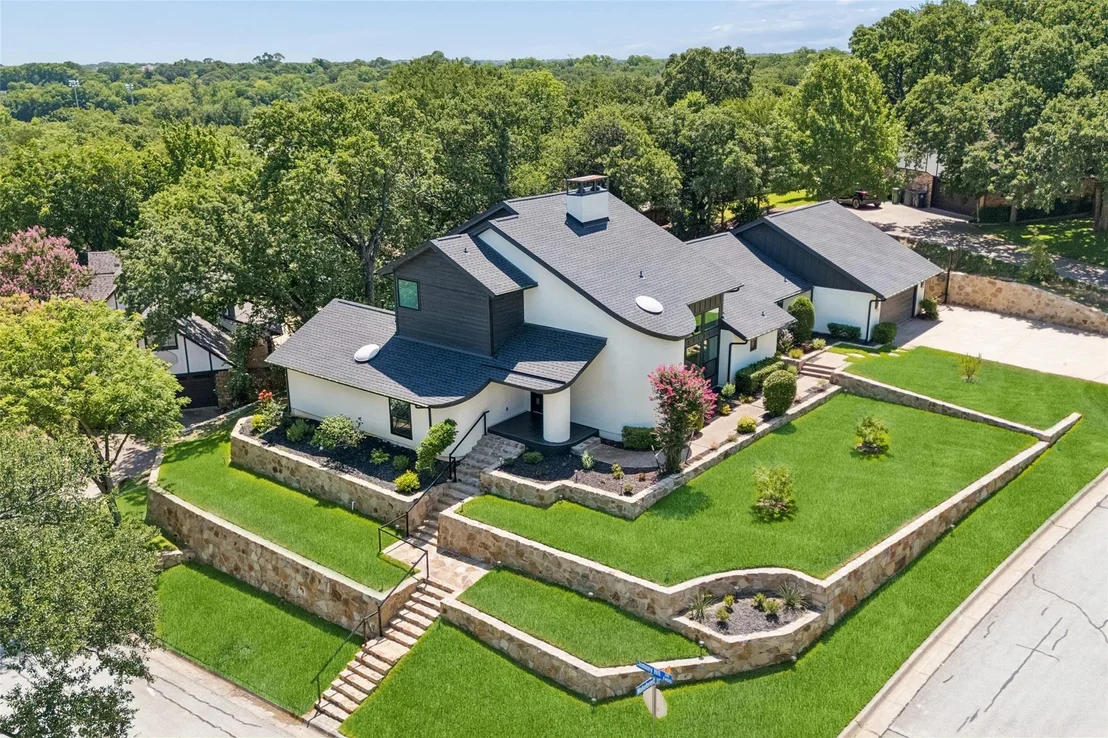 Photo of 2401 Chimney Hill Drive