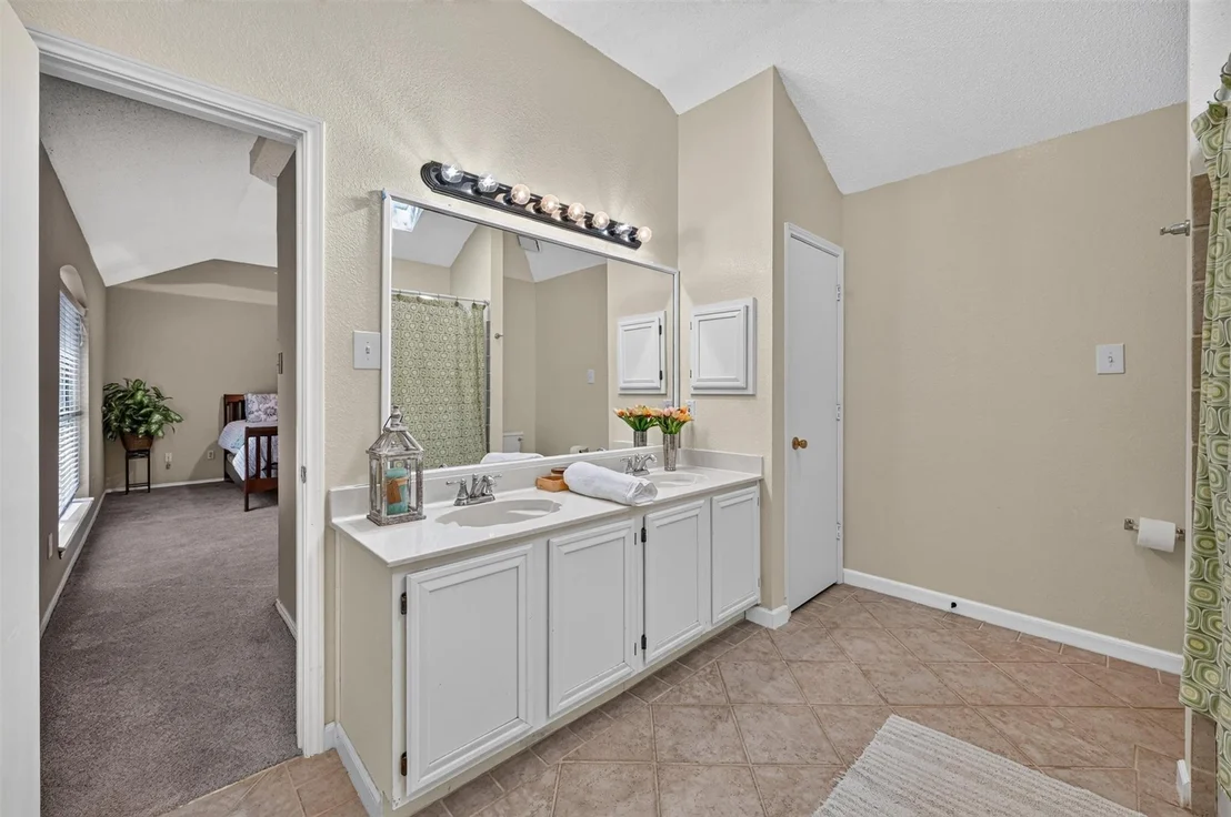 Photo of 2103 Meadowview Drive
