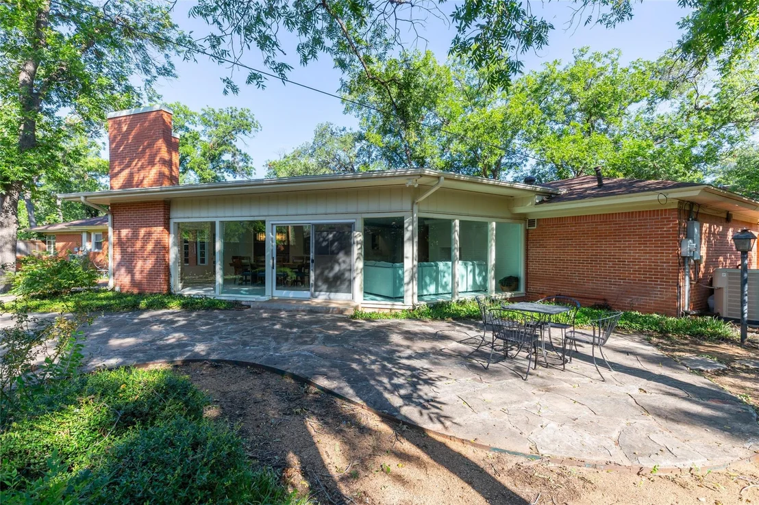 Photo of 3765 Woodridge Drive