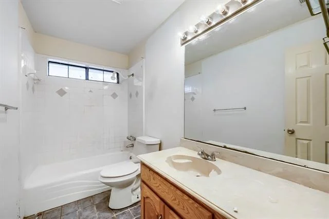Photo of 16018 University Drive