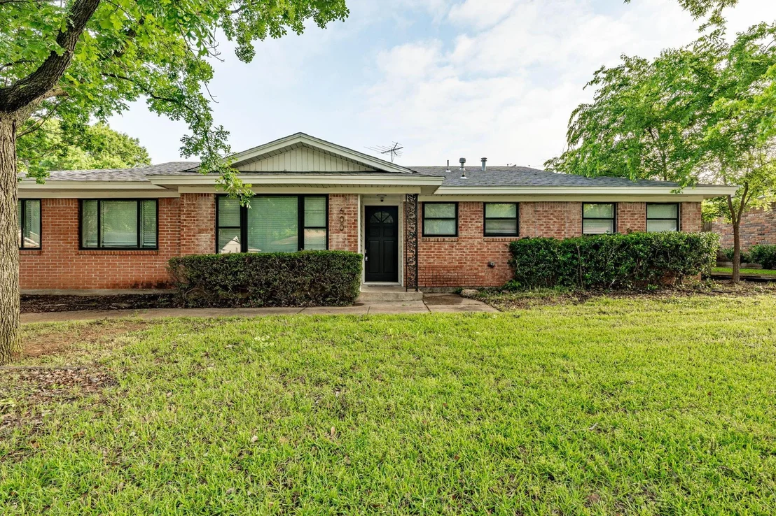 Photo of 600 Circleview Drive N