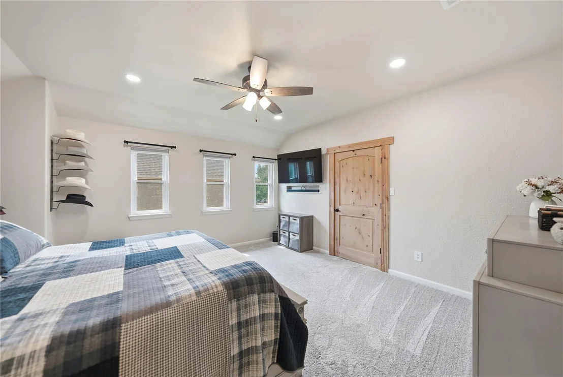 Photo of 1003 Killian Drive
