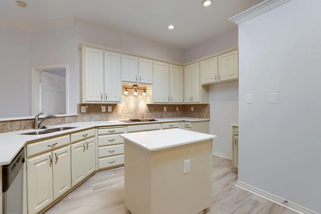 Photo of 8622 Forest Glen Drive