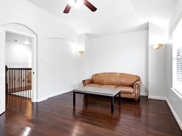 Photo of 4956 Exposition Way