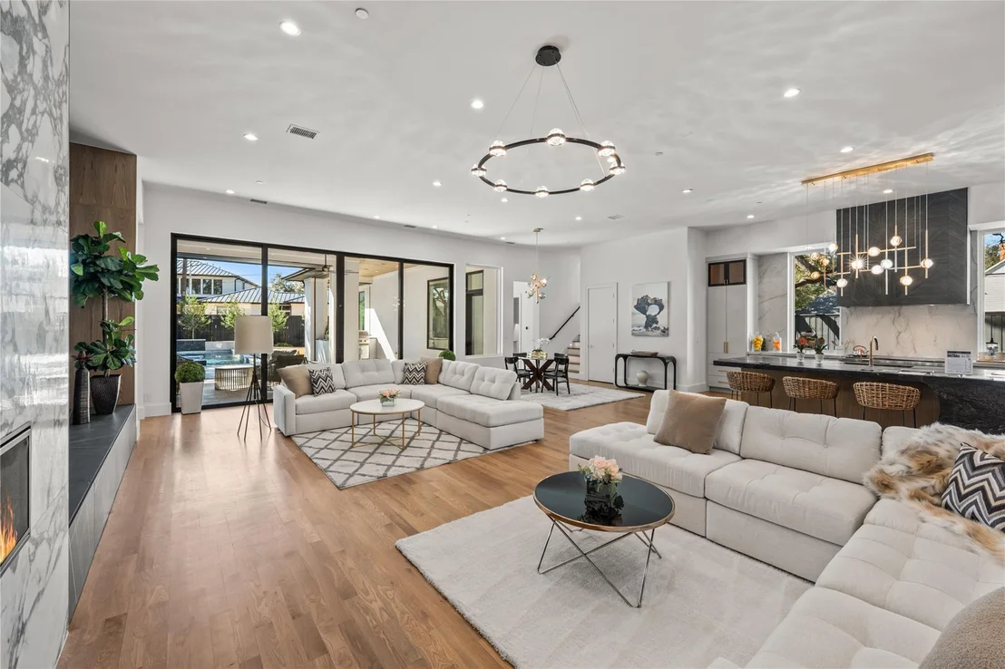 Photo of 6006 Meadow Crest