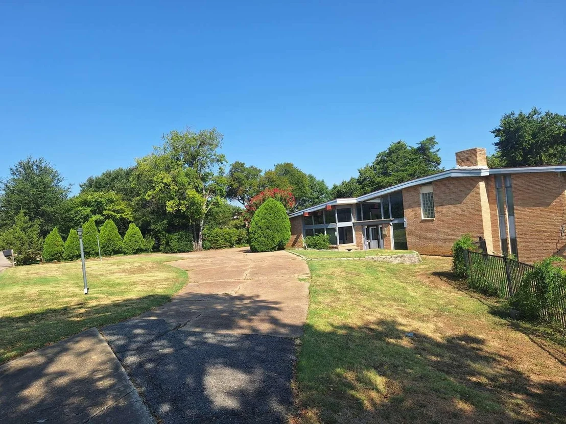 Photo of 2415 Skyline Drive