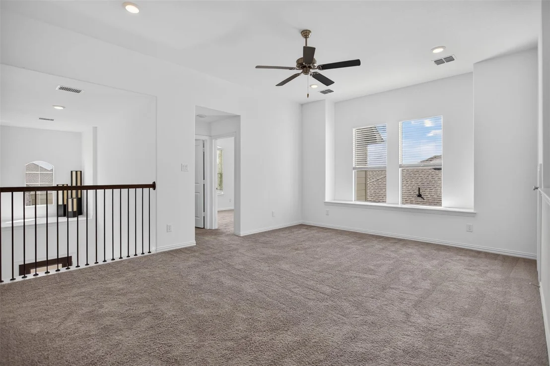 Photo of 729 Lombard Lane