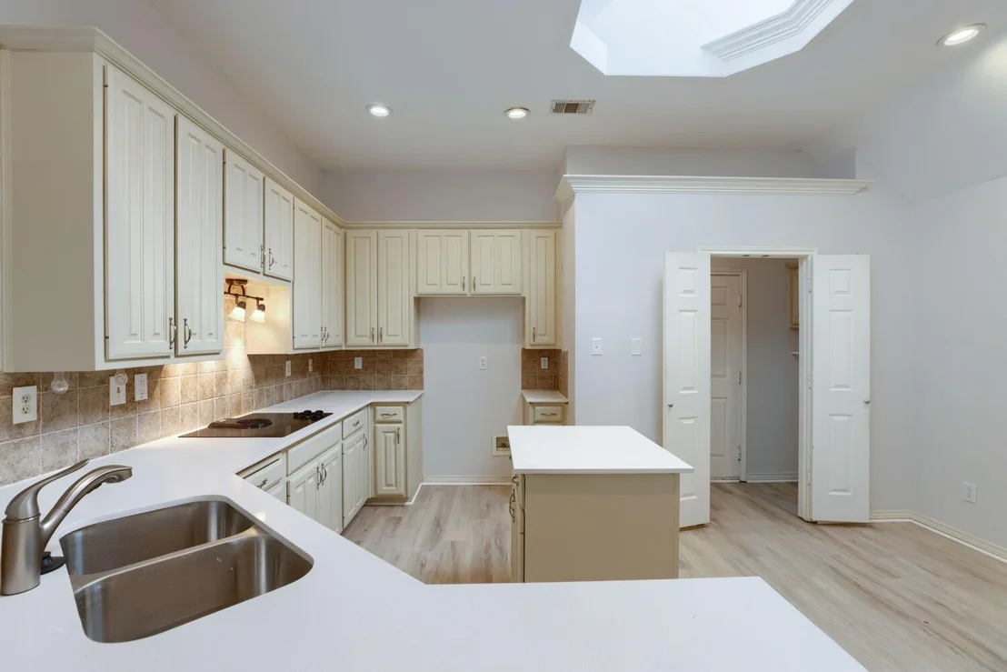 Photo of 8622 Forest Glen Drive