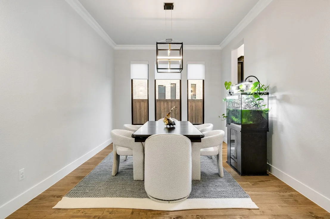 Photo of 2421 Heathrow Lane