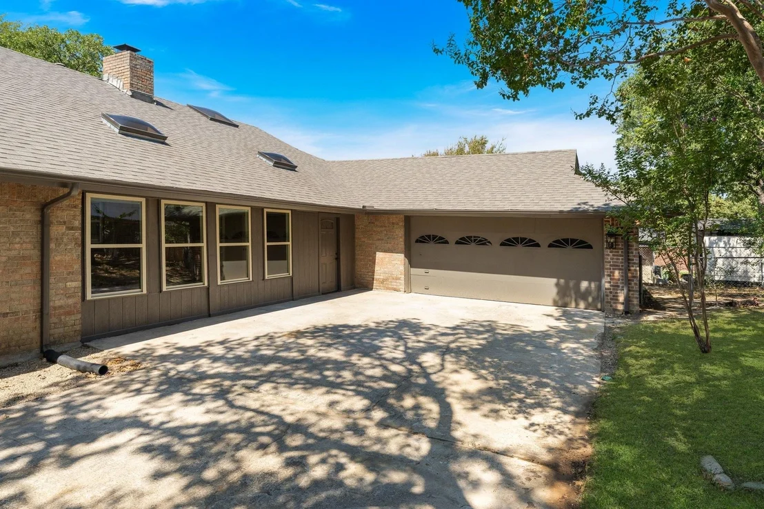 Photo of 2844 Hurstview Drive