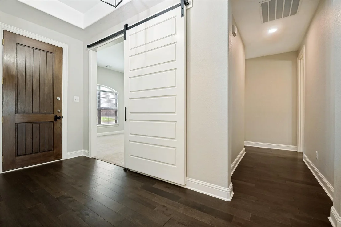 Photo of 541 Windrow Lane