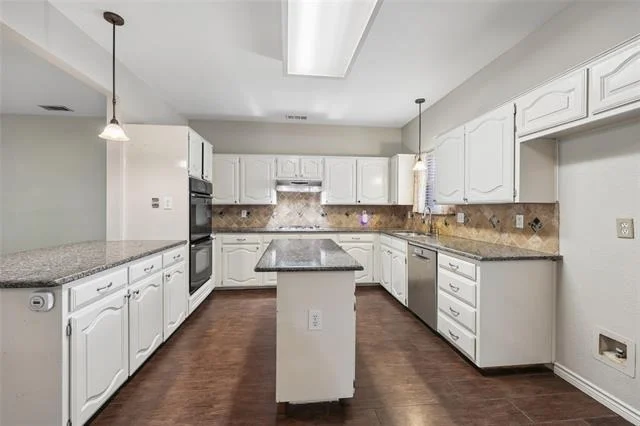 Photo of 828 Rockefeller Lane