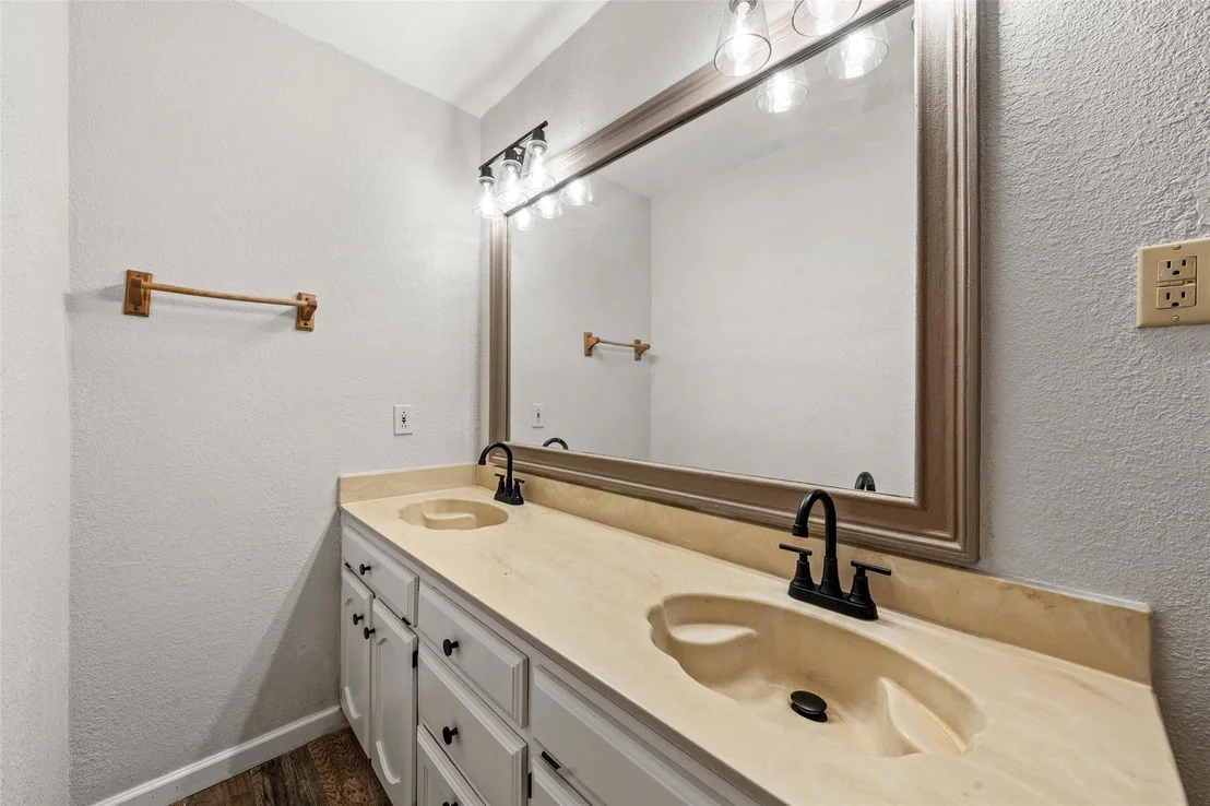 Photo of 812 Regina Drive