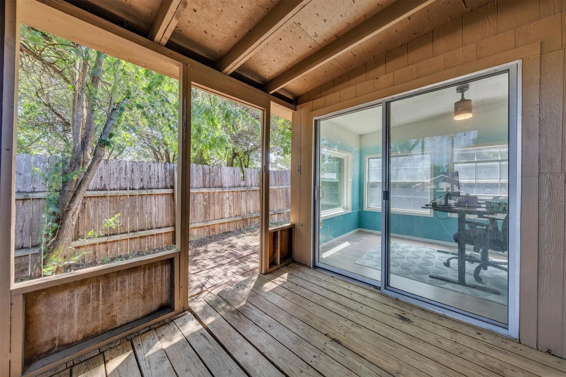 Photo of 190 Crowfoot Lane