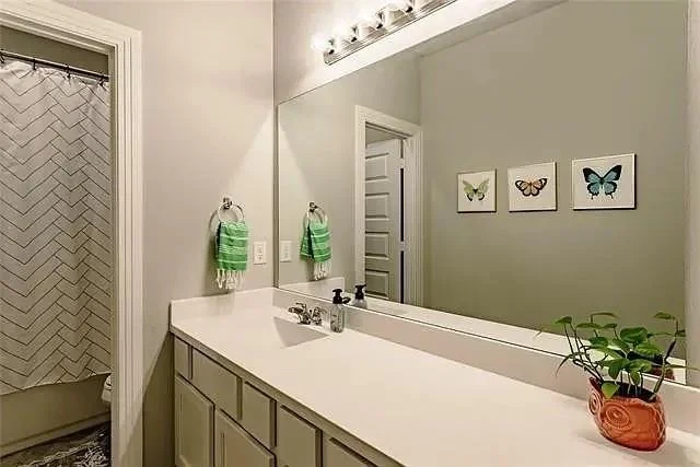 Photo of 1249 Meridian