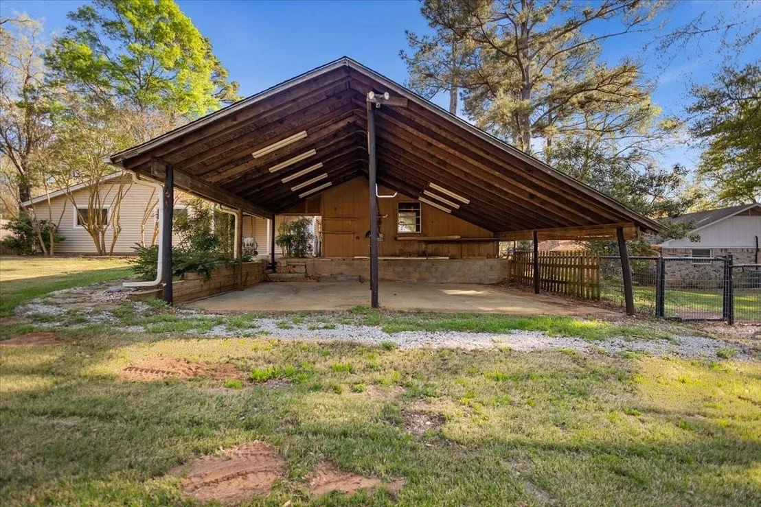 Photo of 207 Grass Knoll Drive