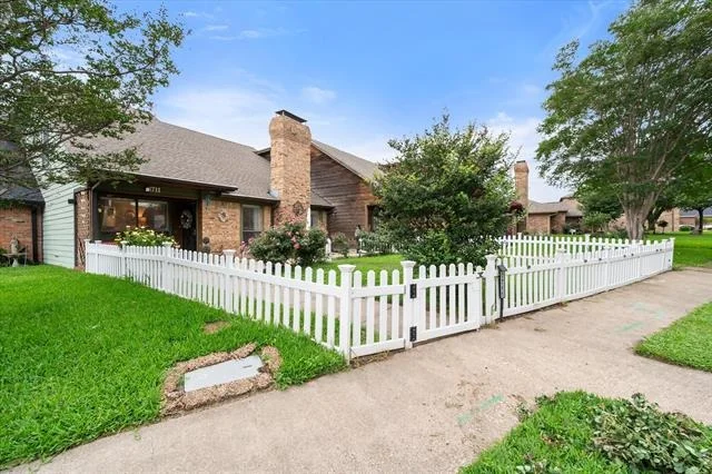 Photo of 1711 Clearbrook Lane