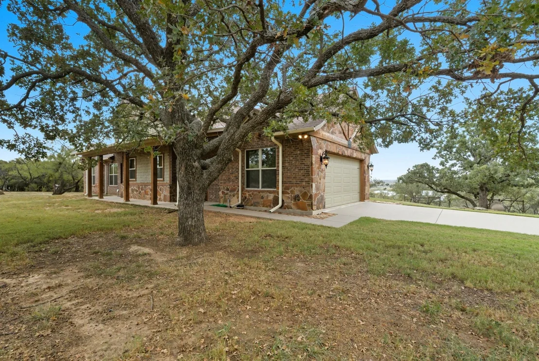 Photo of 735 Gresham Lane