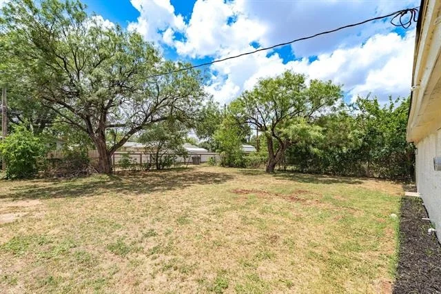 Photo of 2118 N Mockingbird Lane