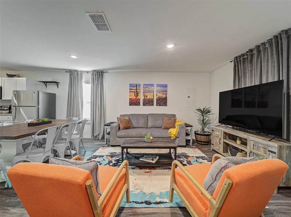 Photo of 921 W 9th Street
