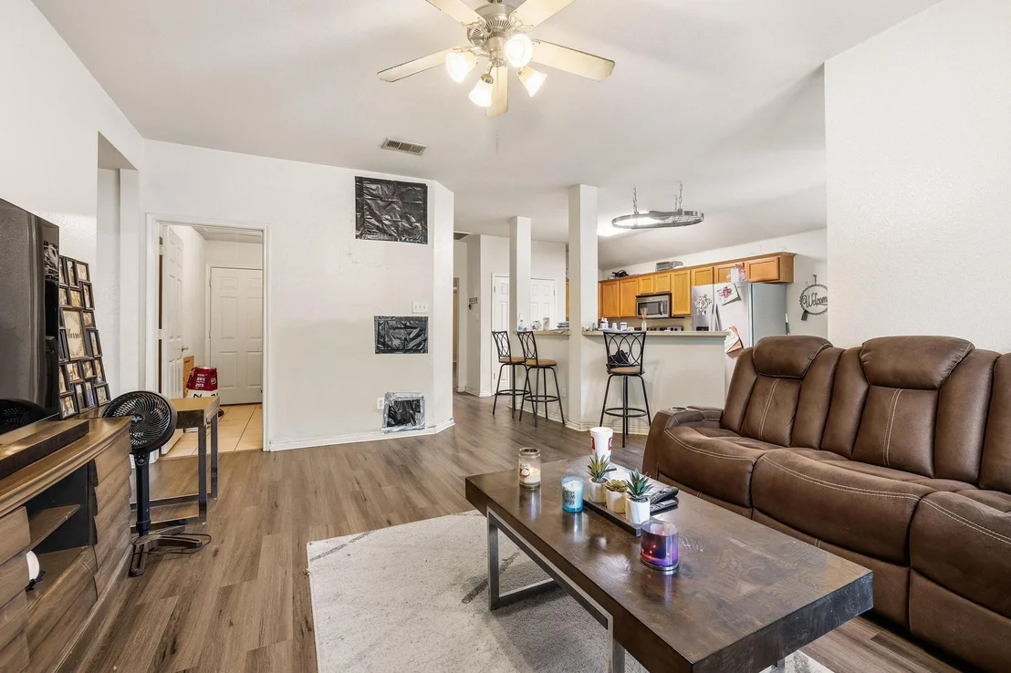 Photo of 704 Acacia Drive