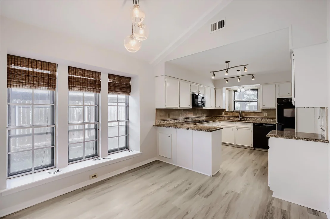 Photo of 1202 E Berkeley Drive