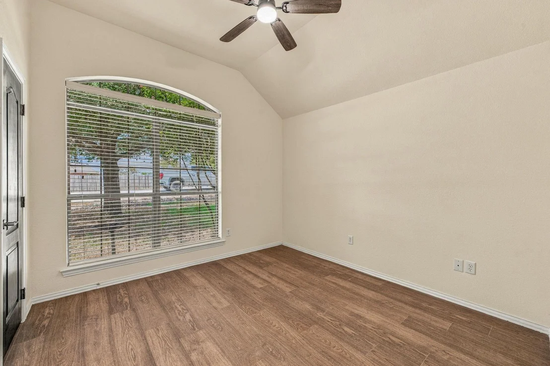 Photo of 914 Winding Road