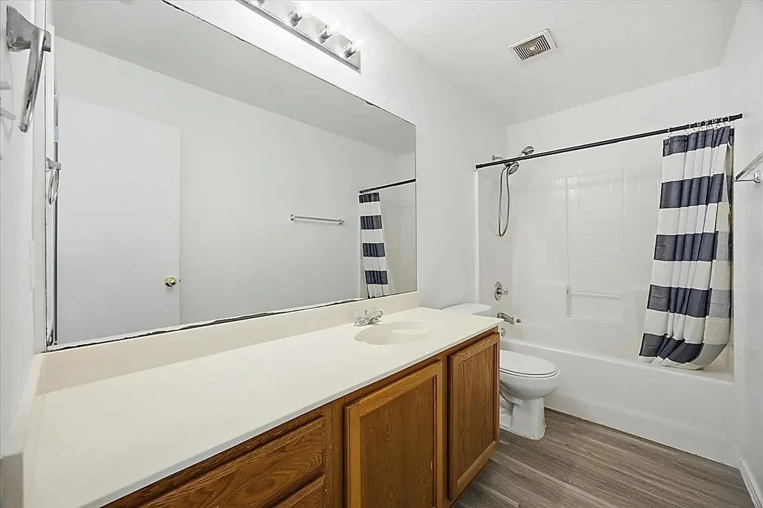 Photo of 334 River Oaks Lane