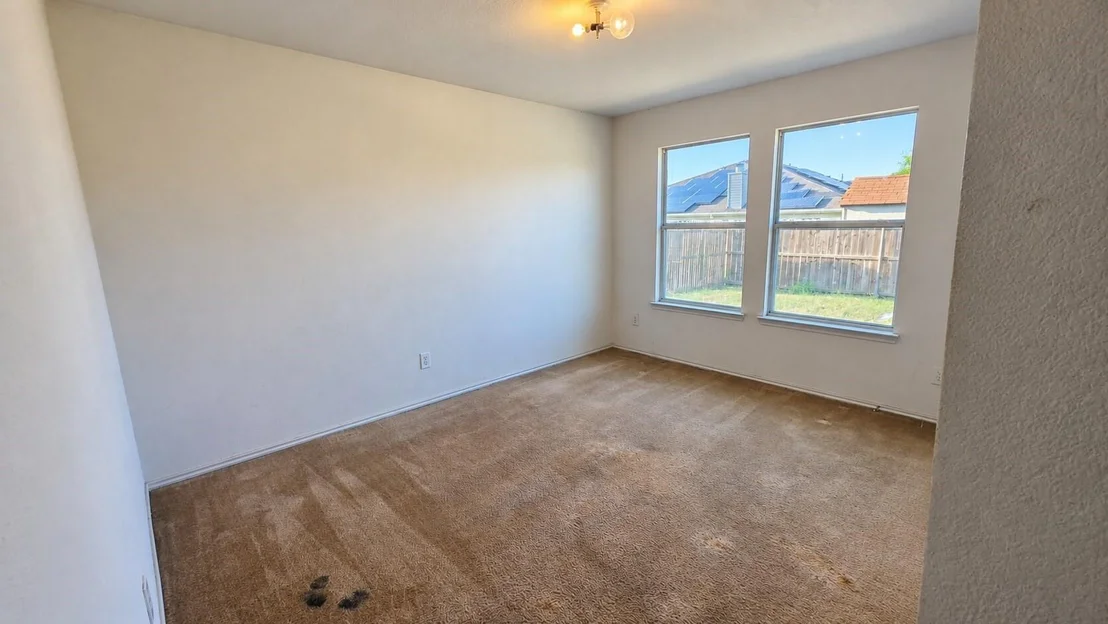 Photo of 613 Redwing Drive