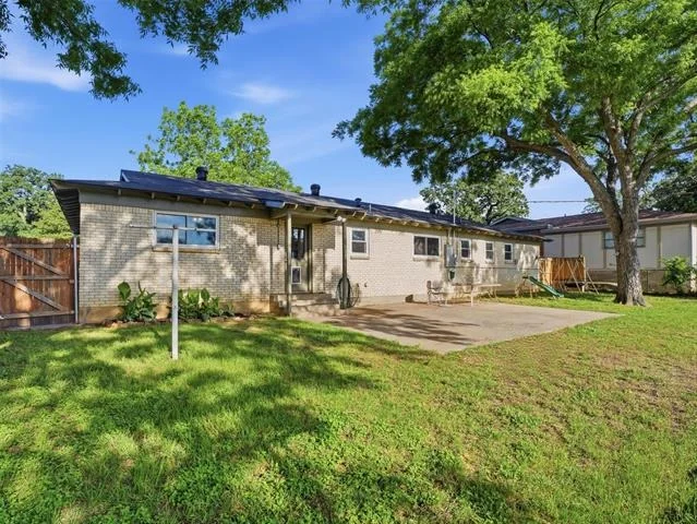 Photo of 825 Lee Drive