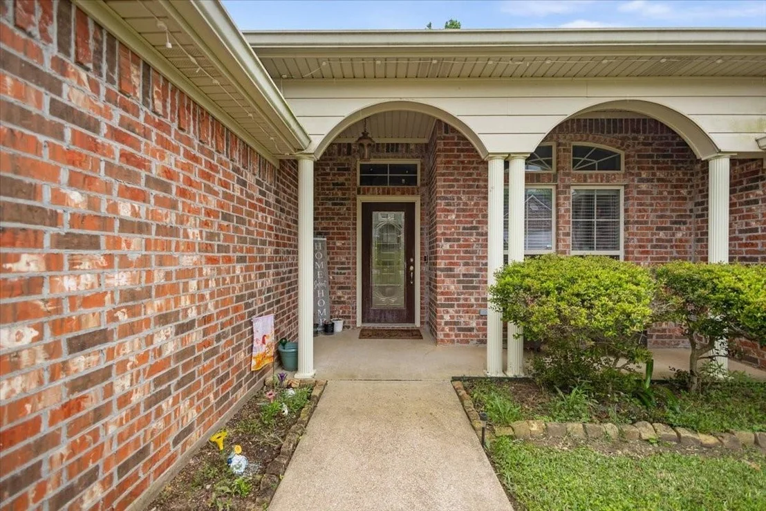 Photo of 220 Sandstone Lane