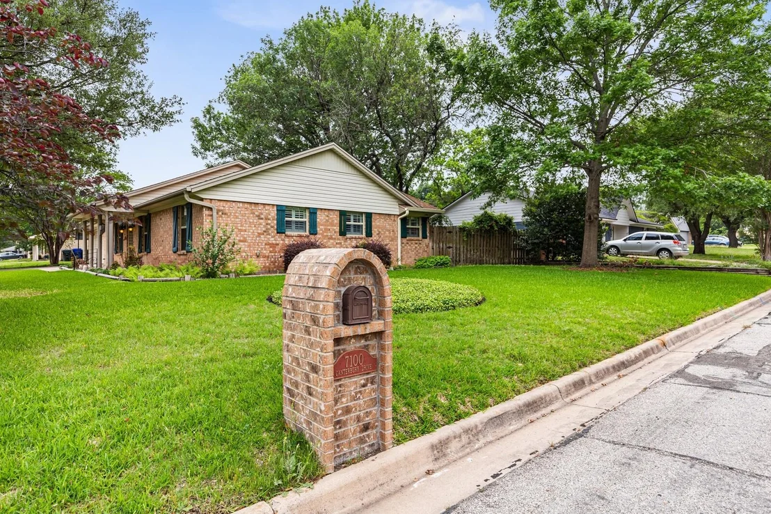 Photo of 7100 Canterbury Drive