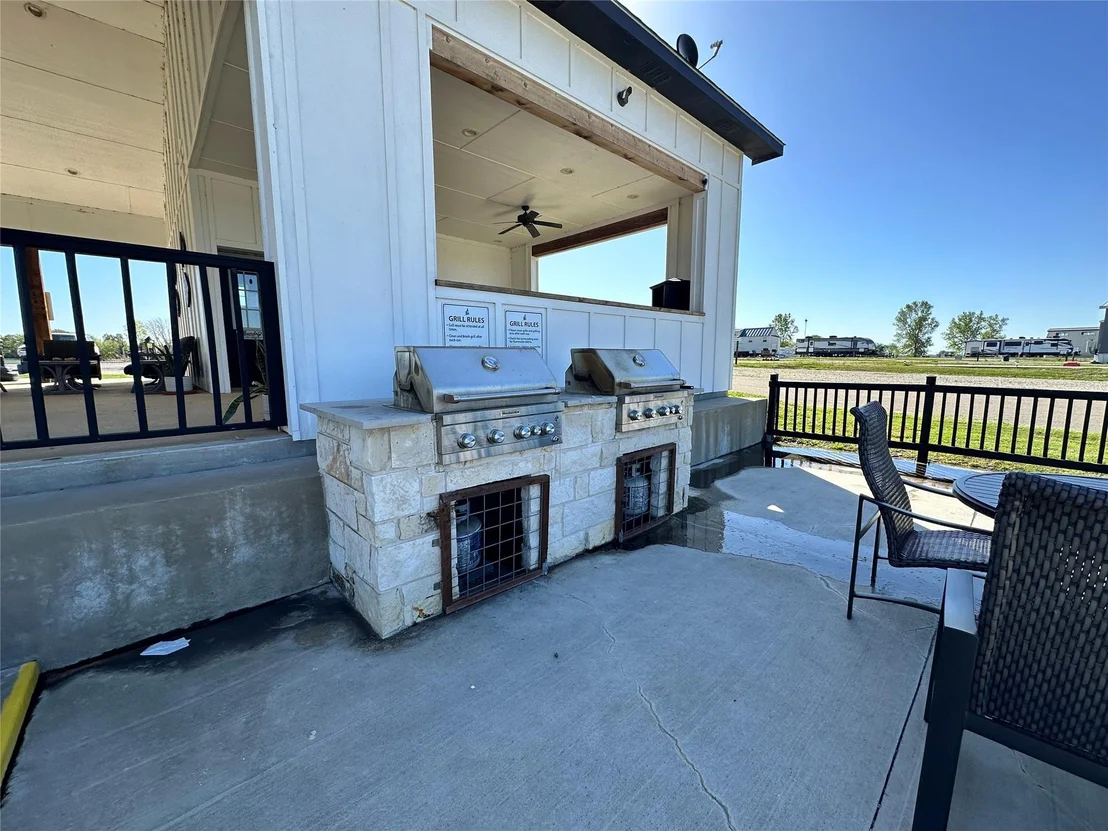 Photo of 5086 Waterfront Road