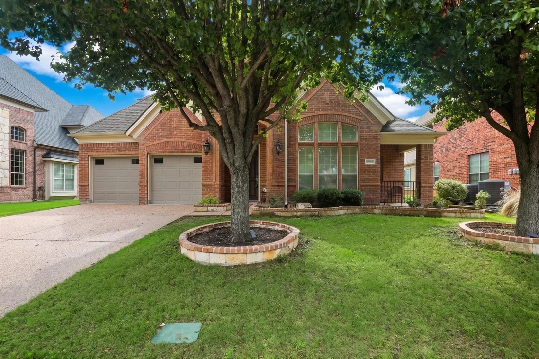 Photo of 830 Woodview Drive