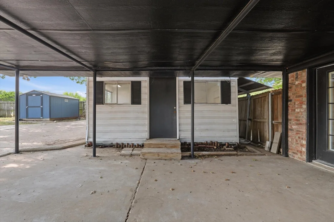 Photo of 140 Towne West Drive