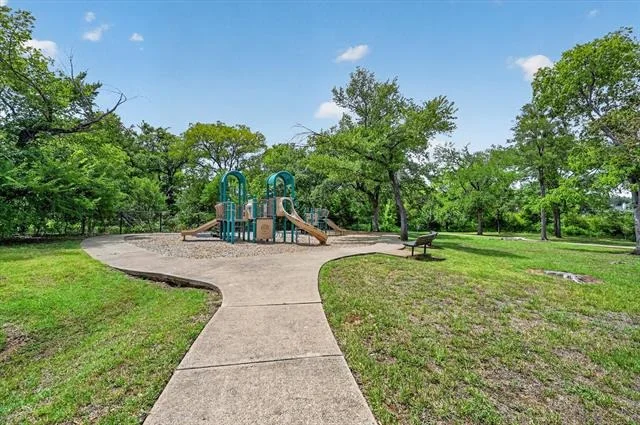 Photo of 2633 Lakeside Drive