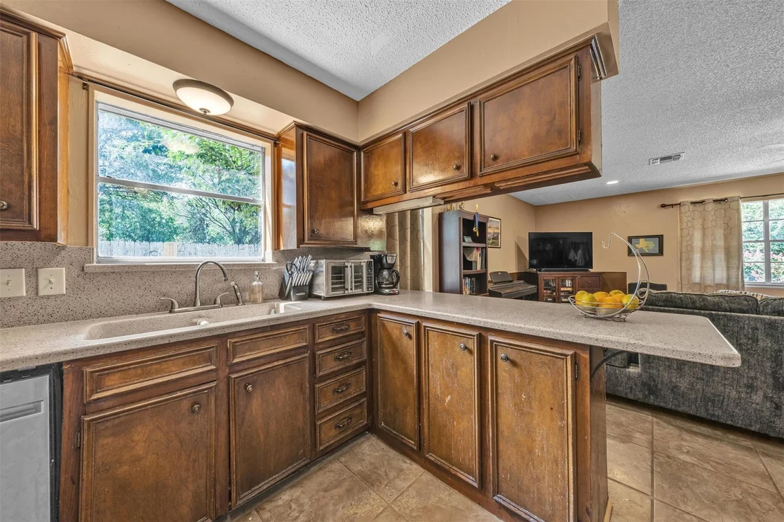 Photo of 190 Crowfoot Lane