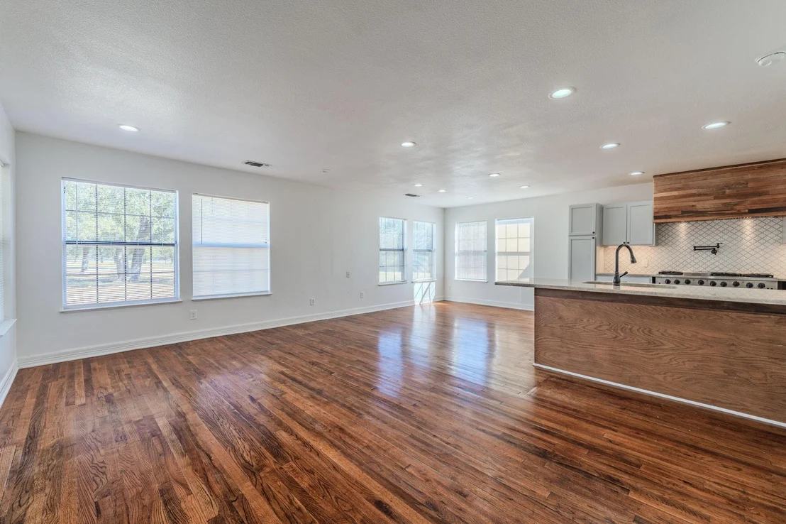 Photo of 688 Private Road 1152
