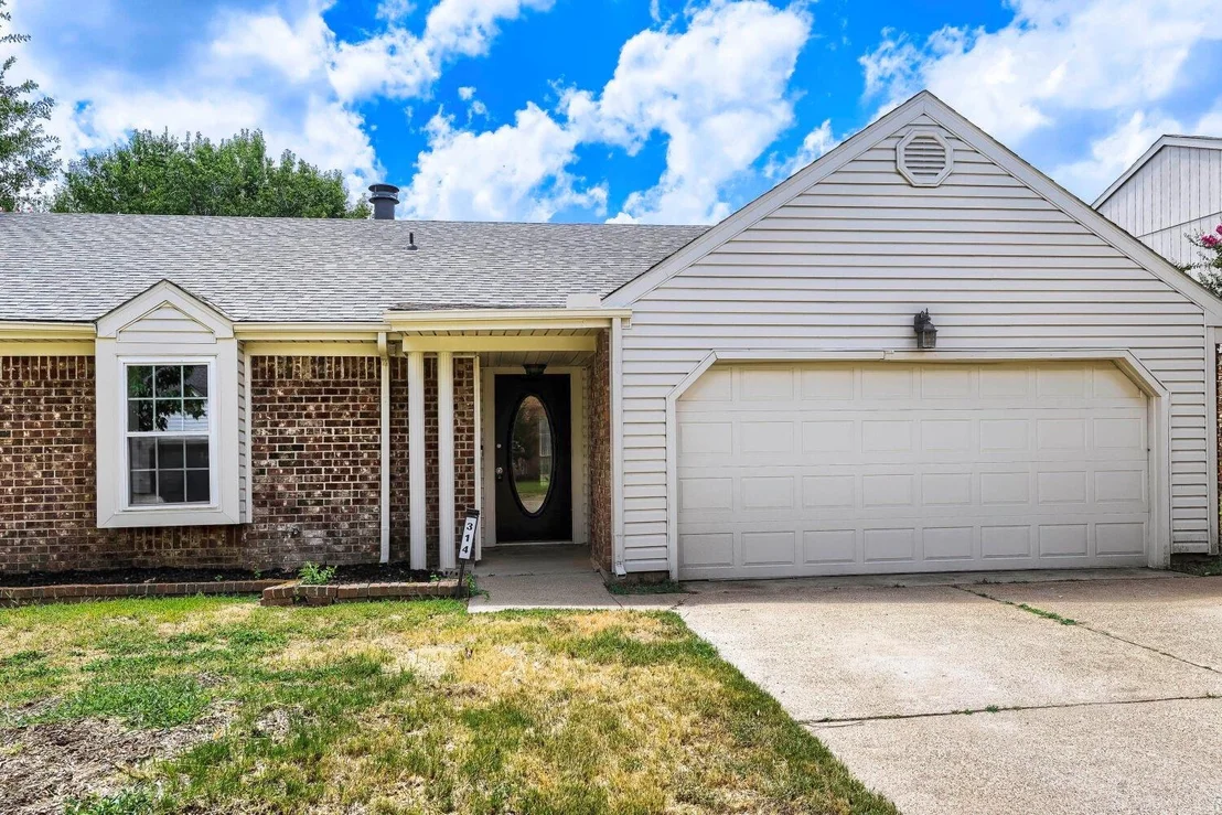 Photo of 314 Sandlewood Lane