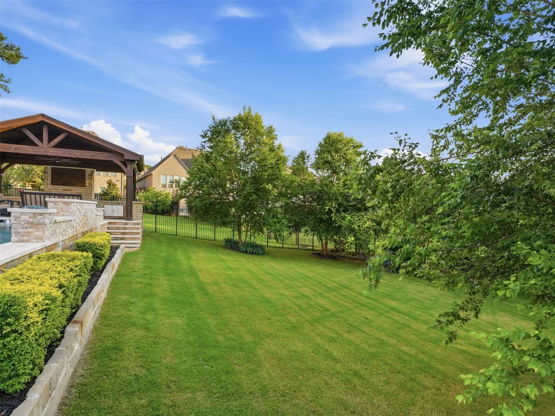 Photo of 1221 Falcon Drive