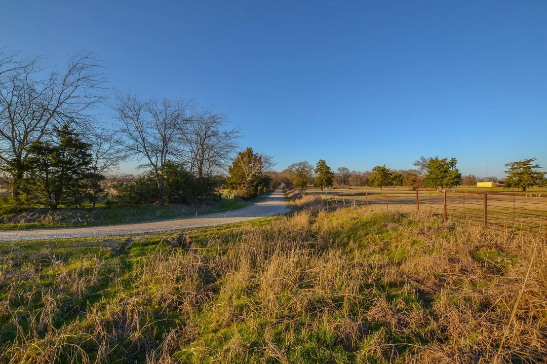 Photo of 1392 E US Highway 69