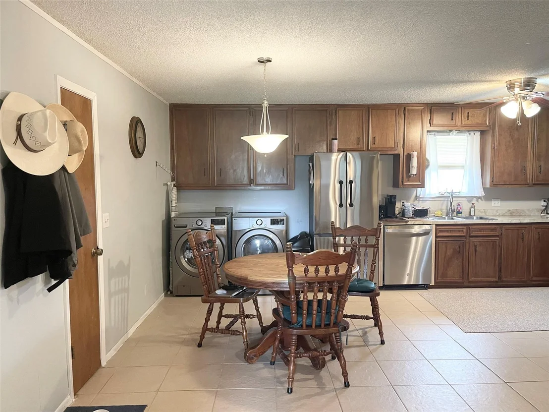 Photo of 140 S Comanche Drive