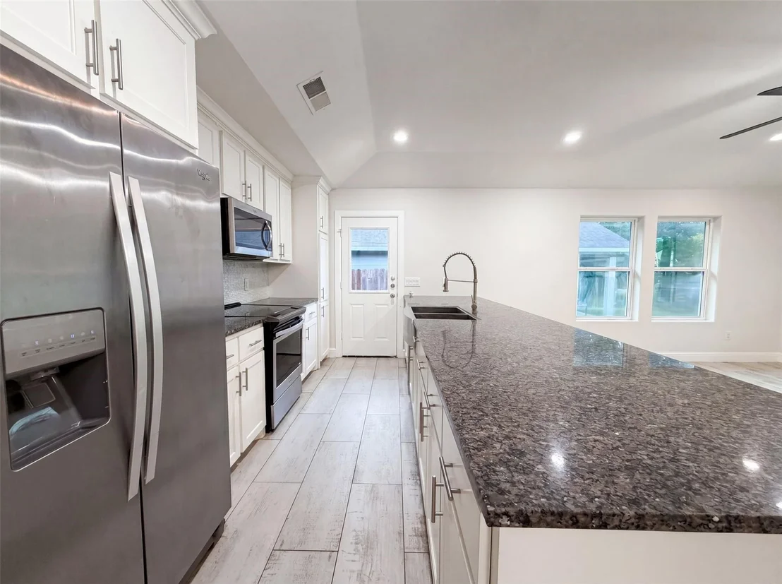 Photo of 709 W Hull Street