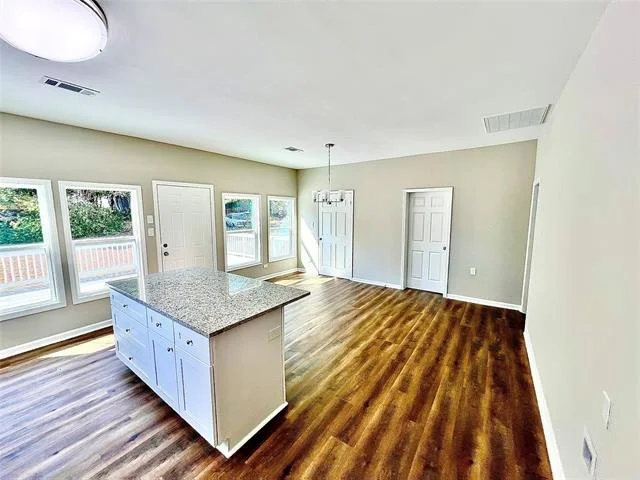 Photo of 805 W 12th Street