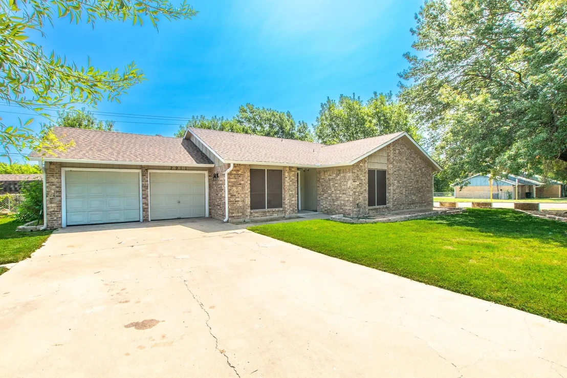 Photo of 2911 Persimmon Drive
