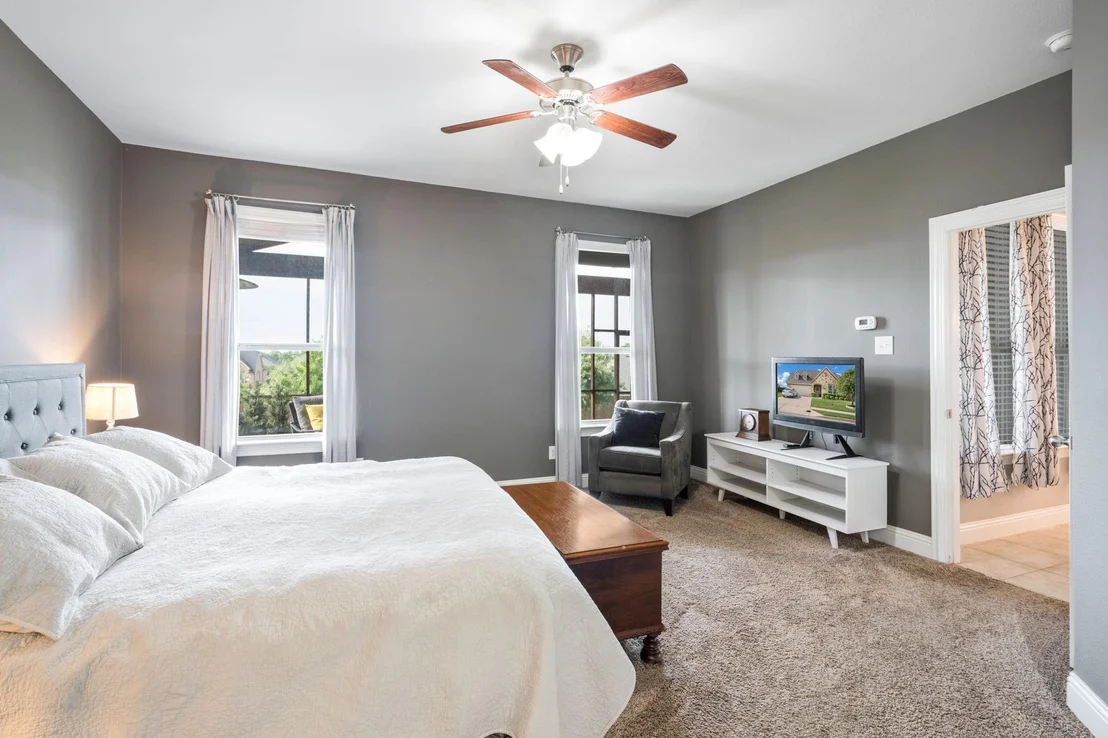 Photo of 560 Winnetka Drive