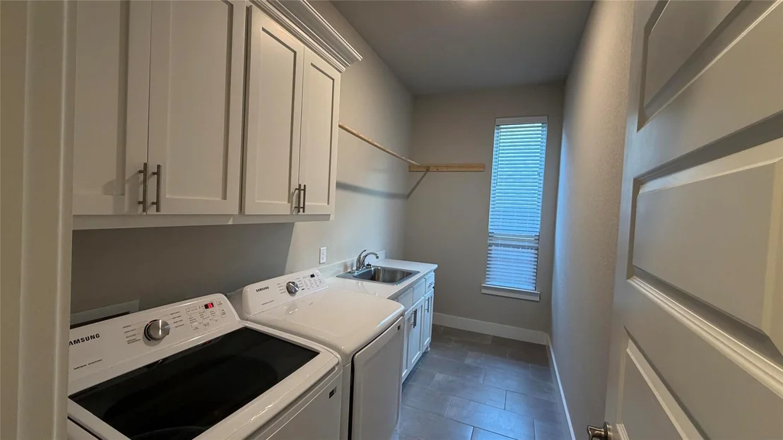 Photo of 912 Fallbrook Avenue
