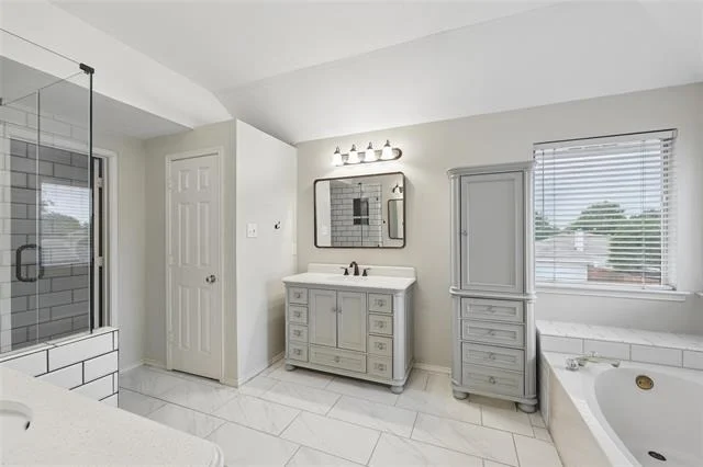 Photo of 828 Rockefeller Lane