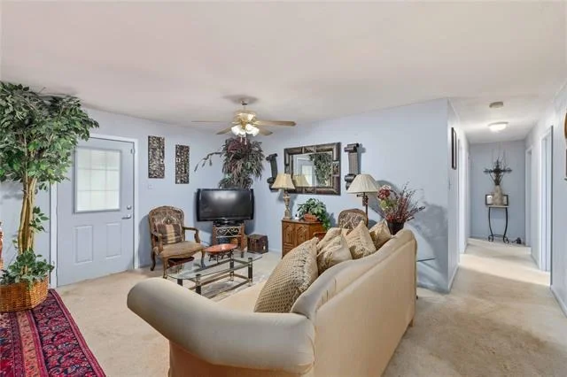 Photo of 908 W 2nd Street